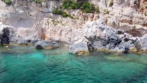 Agua Turquesa Bajo Cuevas Azules Isla Zante Grecia — Vídeos de Stock