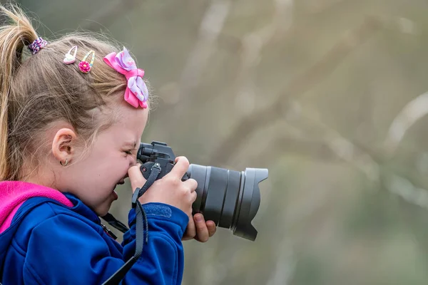 Little girl photographing nature — Stock Photo, Image