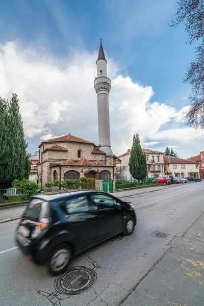 Ohri Camii önünde özel araba