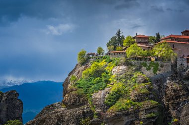 Great Meteoron'da izleme platformunda bulunan lar