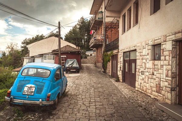 Blue mini beetle car in Ohrid Old Town — Stock Photo, Image