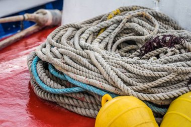 Kalın halatlar büyük kazık