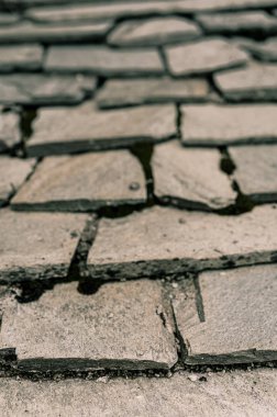 Dikdörtgen taşlı yol levhalarının deseni