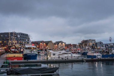 Kışın Tromso limanı