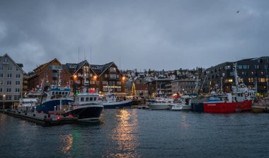 Kışın Tromso limanı