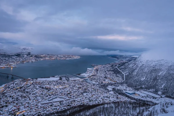 Widok z lotu ptaka na miasto Tromso zimą — Zdjęcie stockowe