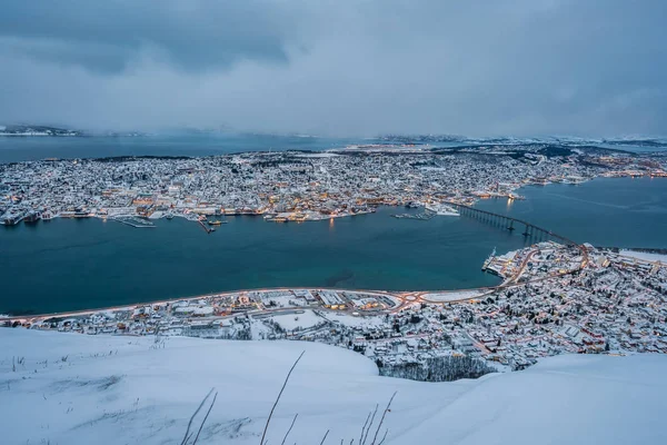 Widok z lotu ptaka na miasto Tromso zimą — Zdjęcie stockowe