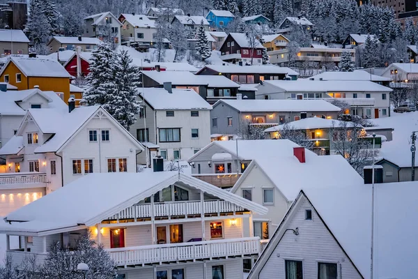 Hillside házak Tromso télen — Stock Fotó