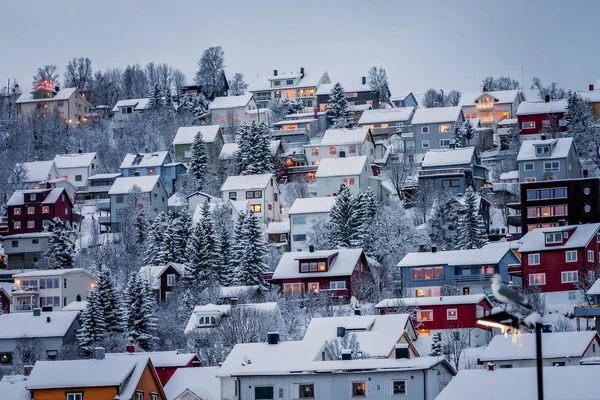 Hillside házak Tromso télen — Stock Fotó