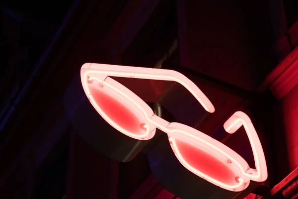 Luci di un neon di un negozio di ottica — Foto Stock