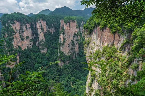 Prachtige bergformaties in Zhangjiajie — Stockfoto