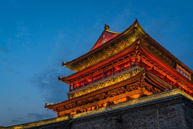 Xian Çan Kulesi gece yandı
