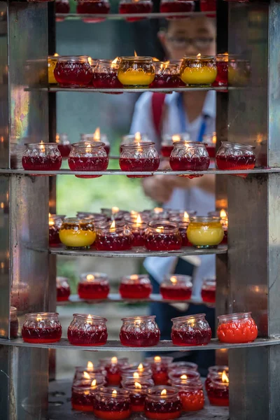 Velas comemorativas no Mosteiro de Wenshu — Fotografia de Stock