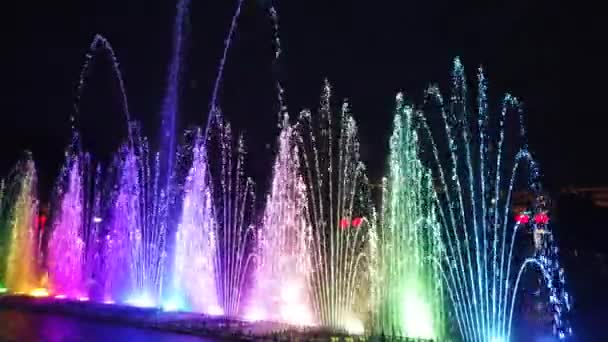 Increíble Espectáculo Luz Sonido Las Fuentes Plaza Central Ciudad Atardecer — Vídeo de stock