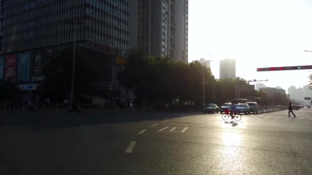 Xian Chiny Lipiec 2019 Poranny Widok Przejeżdżający Autobus Samochody Czekające — Wideo stockowe