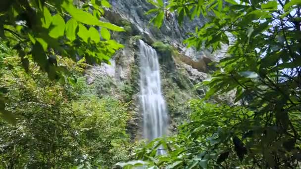 Водопад Мбаппе Падающий Горы Величественном Гранд Каньоне Национальном Парке Чжанцзяцзе — стоковое видео