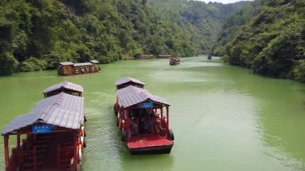 Zhangjiajie Chine Août 2019 Bateaux Traditionnels Bois Naviguant Sur Les — Video