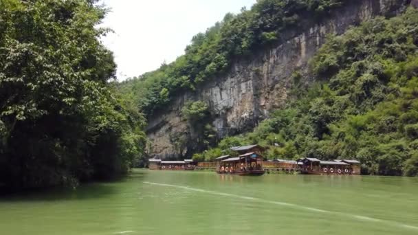 Zhangjiajie Chine Août 2019 Bateaux Traditionnels Bois Naviguant Sur Les — Video