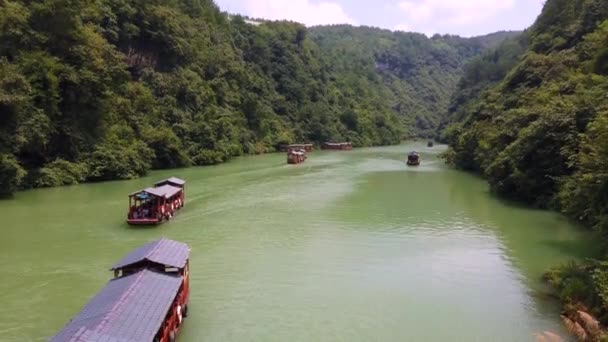 Zhangjiajie Chine Août 2019 Bateaux Traditionnels Bois Naviguant Sur Les — Video