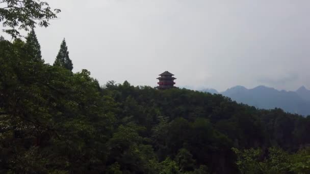 Vue Panoramique Pagode Démarquant Des Montagnes Tianzi Dans Parc National — Video