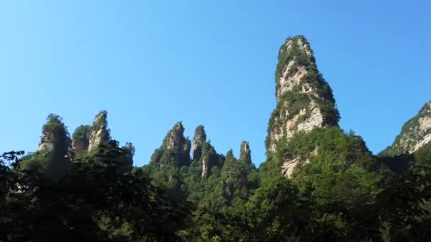 天空の兵士の集まり風光明媚な岩の形成 アバター山自然公園 張家界 湖南省 — ストック動画