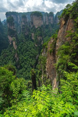 En Büyük Doğal Köprü 'nün yakınındaki sahne bakış açısı 