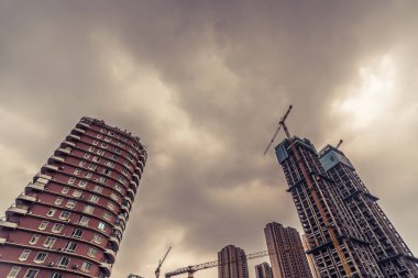 Chengdu şehrinde apartman daireleri inşa ediyor.