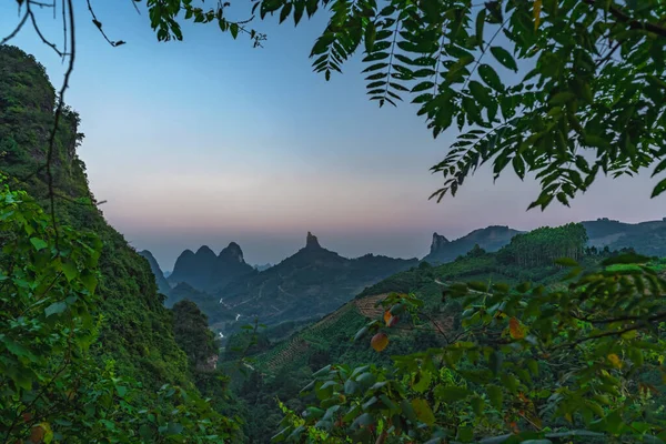 Xianggong Hill Pohled Krásné Zelené Svěží Husté Krasové Krajiny Yangshuo — Stock fotografie