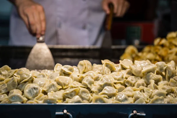 Deliziosi Gnocchi Tradizionali Cinesi Ripieni Carne Maiale Preparati Piatto Caldo — Foto Stock