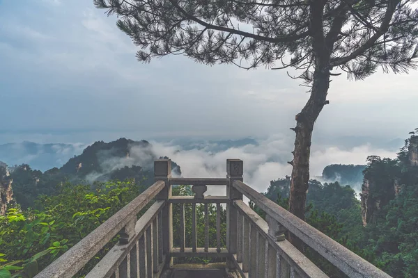 Stenen Barrière Schilderachtige Plek Uitkijk Platform Tianzi Bergen Zhangjiajie National — Stockfoto