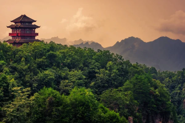 Tradycyjna Chińska Architektura Pagoda Świątyni Budynku Szczycie Szczytu Góry Widokiem — Zdjęcie stockowe