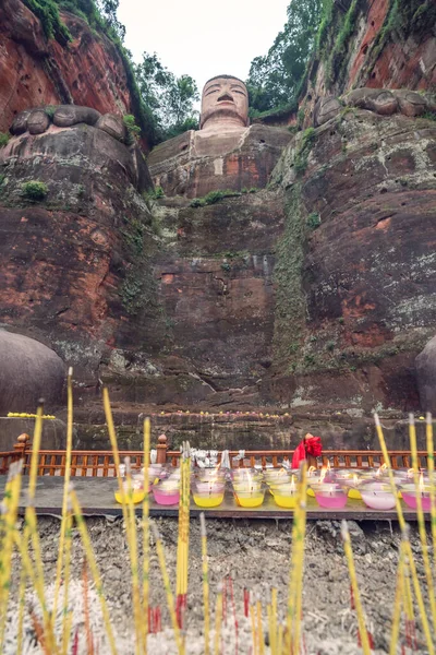 Gedenkkerzen Brannten Fuße Des Riesen Leshan Buddha Einer Meter Hohen — Stockfoto