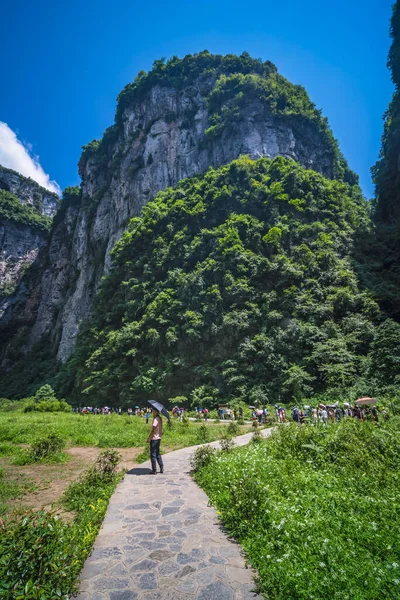 Wulong Čína Srpen 2019 Turista Deštníkem Poskytujícím Přístřeší Stín Před — Stock fotografie