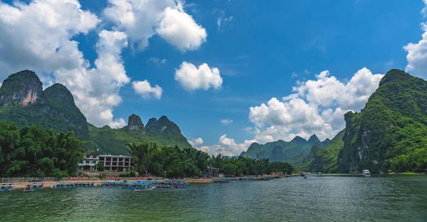 Yangshuo China Agosto 2019 Vista Panorámica Del Impresionante Paisaje Montaña —  Fotos de Stock