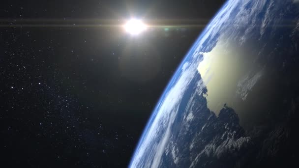 Ziemia z kosmosu. Gwiazdy błyszczą. Lot nad Ziemią. Horyzont obracał się w prawo. 4K. Wschód słońca. Ziemia powoli się obraca. Realistyczna atmosfera. 3D Obłoki objętościowe. Słońce jest w kadrze.. — Wideo stockowe