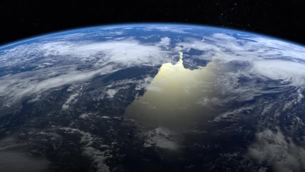 โลกจากอวกาศ ดาวกระพริบตา เที่ยวบินเหนือโลก 4K. พระอาทิตย์ขึ้น โลกหมุนช้าๆ บรรยากาศที่สมจริง เมฆปริมาตร 3 มิติ กล้อง 36 มม. ก้าวไปข้างหน้า . — วีดีโอสต็อก