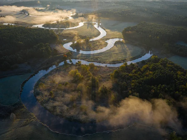 Drweca Nehri 'nin sonbahar başlarında havadan çekilen sisli havası.