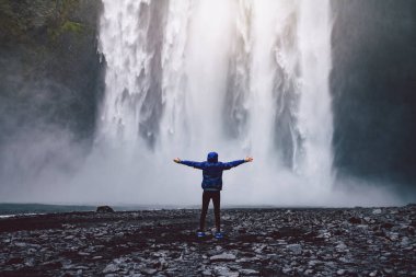 İzlanda 'da Şelale
