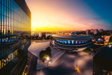 Katowice, Polonya - 12 Eylül 2018: Modern şehir merkezi, Katowice yeşil çatı Uluslararası Kongre Merkezi ve ünlü Spodek spor salonu ile