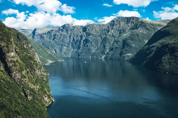 Фіорд Ґейранґер у Норвегії — стокове фото