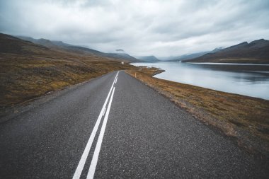 İzlanda üzerinden yol