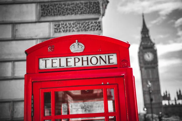 Londra ikonik telefon kulübesi — Stok fotoğraf