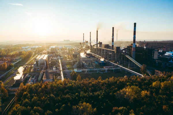 Industrial landscape with heavy pollution — Stock Photo, Image
