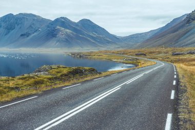 İzlanda üzerinden yol