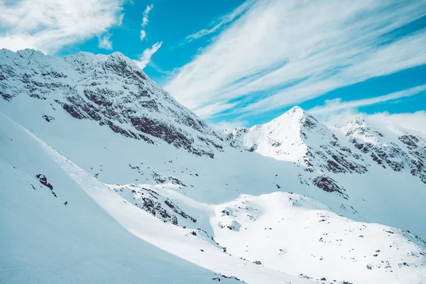 冬季雪山的壮观景观 — 图库照片