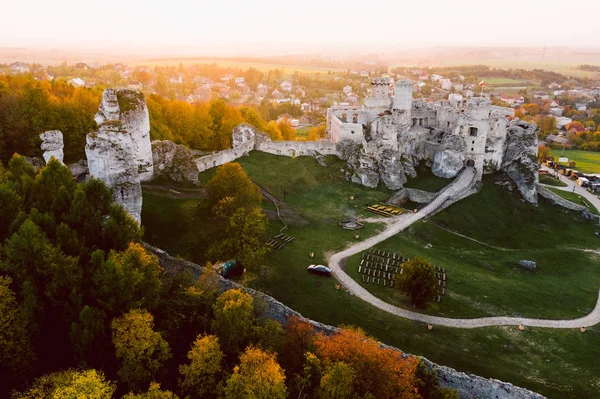 Средневековые руины замка, расположенные в Ogrodzieniec, Польша — стоковое фото