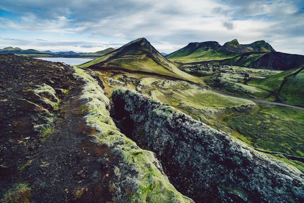 Surrealista y colorido paisaje de Islandia — Foto de Stock