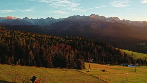 Pôr-do-sol épico sobre montanhas Tatra na Polónia — Vídeo de Stock