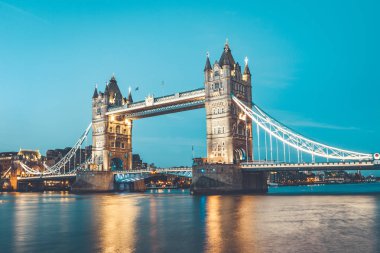 Londra 'daki Kule Köprüsü