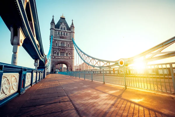 Espetacular Tower Bridge em Londres ao pôr do sol — Fotografia de Stock